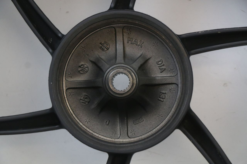 photo de CERCHIO POSTERIORE KYMCO SUPER 8 4T 50 (2018 - 2020) - Stato della superficie e materiale