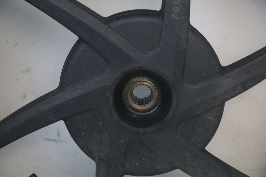 photo de CERCHIO POSTERIORE KYMCO SUPER 8 125 (2008 - 2015) - Primo piano tecnico