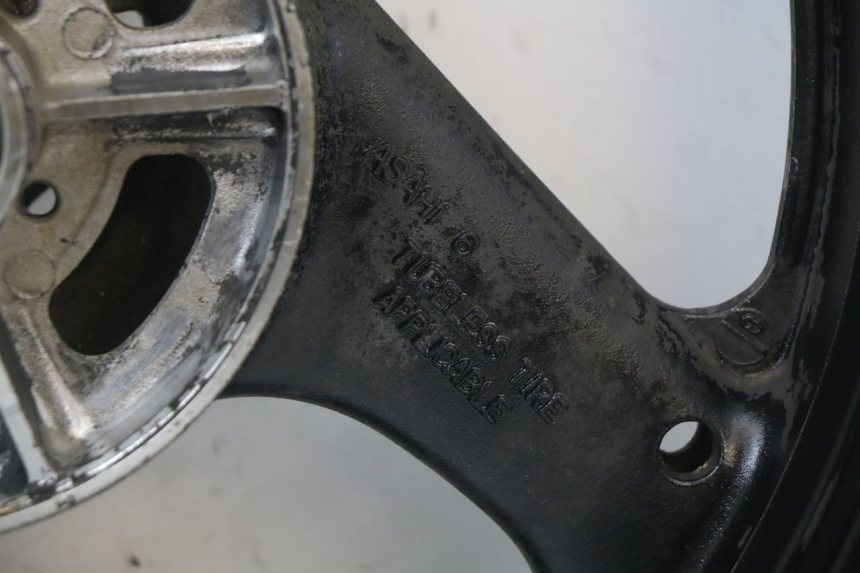 photo de CERCHIO POSTERIORE SUZUKI GS F 500 (2004 - 2007) - Stato della superficie e materiale