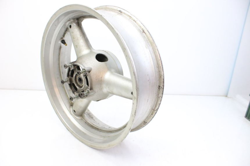 photo de CERCHIO POSTERIORE SUZUKI SV S 650 (1999 - 2002) - Primo piano tecnico