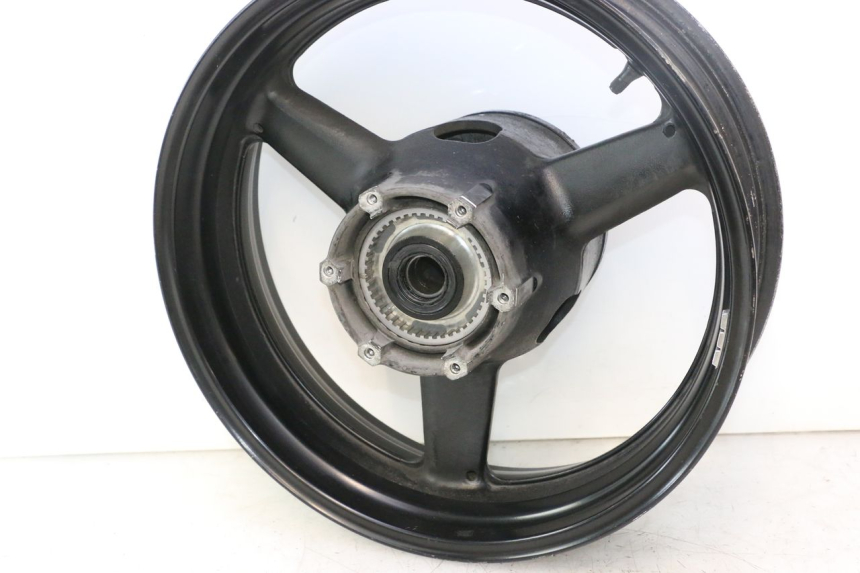 photo de CERCHIO POSTERIORE YAMAHA TDM ABS 900 (2002 - 2014) - Primo piano tecnico