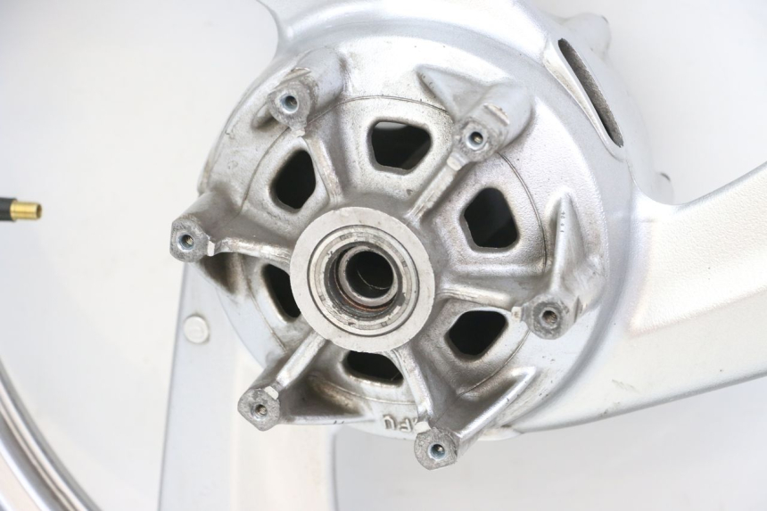 photo de CERCHIO POSTERIORE YAMAHA TDR DELTABOX 125 (1997 - 2003) - Primo piano tecnico