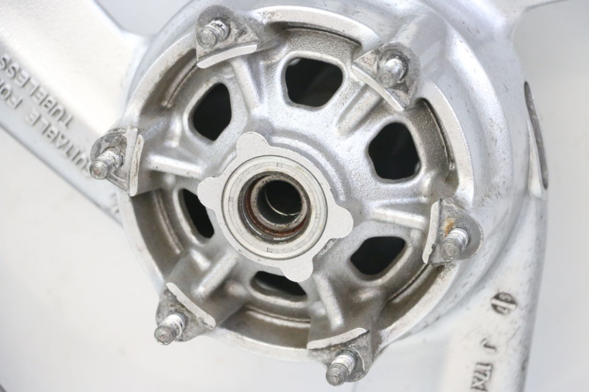 photo de CERCHIO POSTERIORE YAMAHA TDR DELTABOX 125 (1997 - 2003) - Stato della superficie e materiale