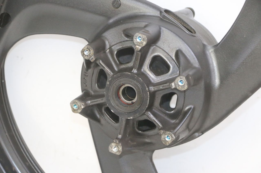 photo de CERCHIO POSTERIORE YAMAHA TDR DELTABOX 125 (1997 - 2003) - Caratteristiche distintive