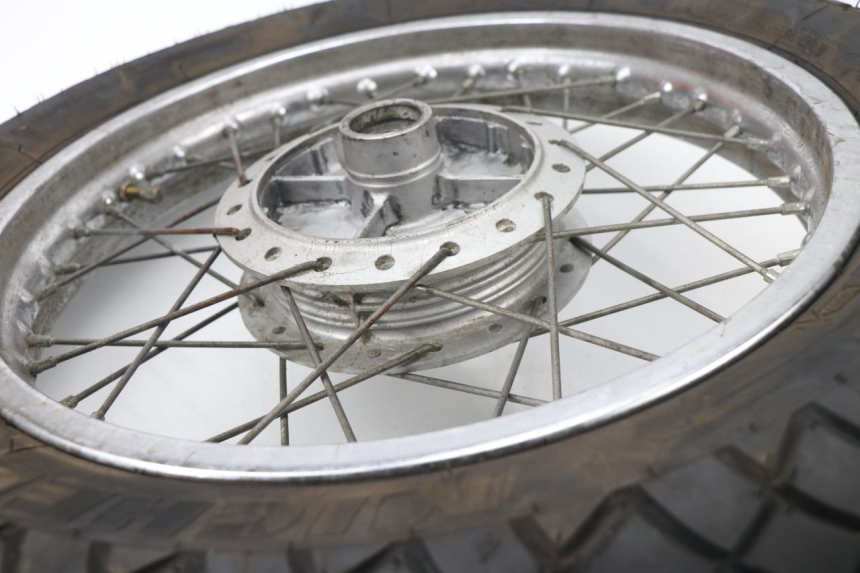 photo de CERCHIO POSTERIORE SUZUKI TU X TUX VOLTY 125 (1999 - 2001) - Primo piano ad alta risoluzione