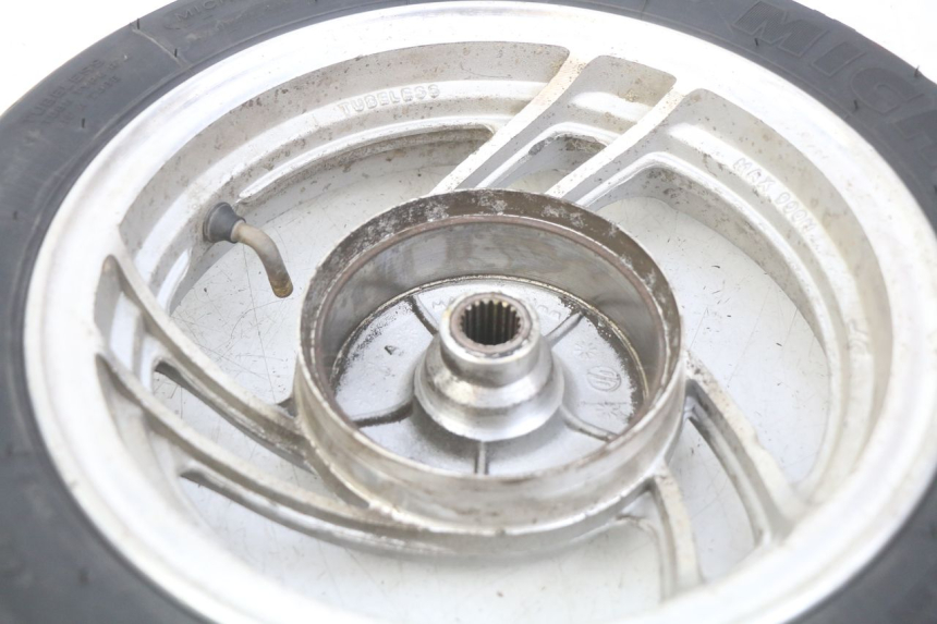 photo de CERCHIO POSTERIORE PEUGEOT V-CLIC VCLIC 50 (2007 - 2013) - Caratteristiche distintive