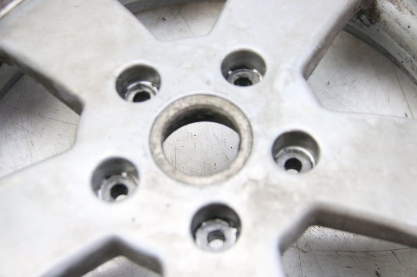 photo de CERCHIO POSTERIORE PIAGGIO VESPA GRANTURISMO 125 (2003 - 2007) - Zoom sullo stato d'uso