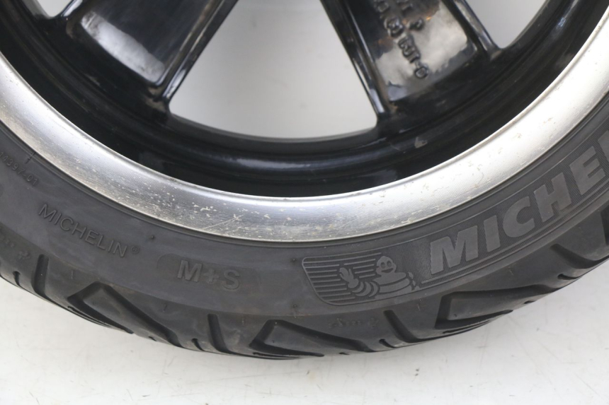 photo de CERCHIO POSTERIORE PIAGGIO VESPA GTS IGET ABS 125 (2017 - 2023) - Primo piano tecnico