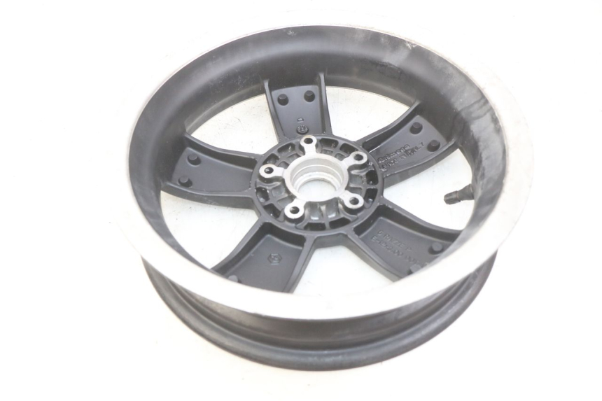 photo de CERCHIO POSTERIORE PIAGGIO VESPA GTS SUPER IE 125 (2009 - 2016) - Caratteristiche distintive