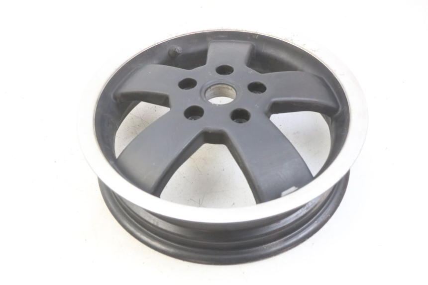 photo de CERCHIO POSTERIORE PIAGGIO VESPA GTS SUPER IE 125 (2009 - 2016) - Primo piano tecnico