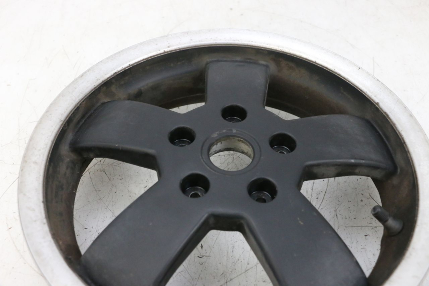 photo de CERCHIO POSTERIORE PIAGGIO VESPA GTS SUPER IE 125 (2009 - 2016) - Primo piano ad alta risoluzione