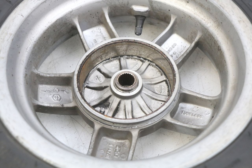 photo de CERCHIO POSTERIORE PIAGGIO VESPA LXV 125 (2006 - 2009) - Primo piano tecnico