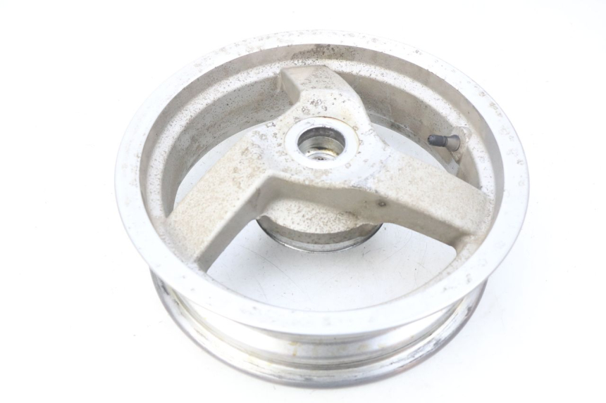 photo de CERCHIO POSTERIORE PEUGEOT VIVACITY NEW 4T 50 (2008 - 2017) - Primo piano ad alta risoluzione