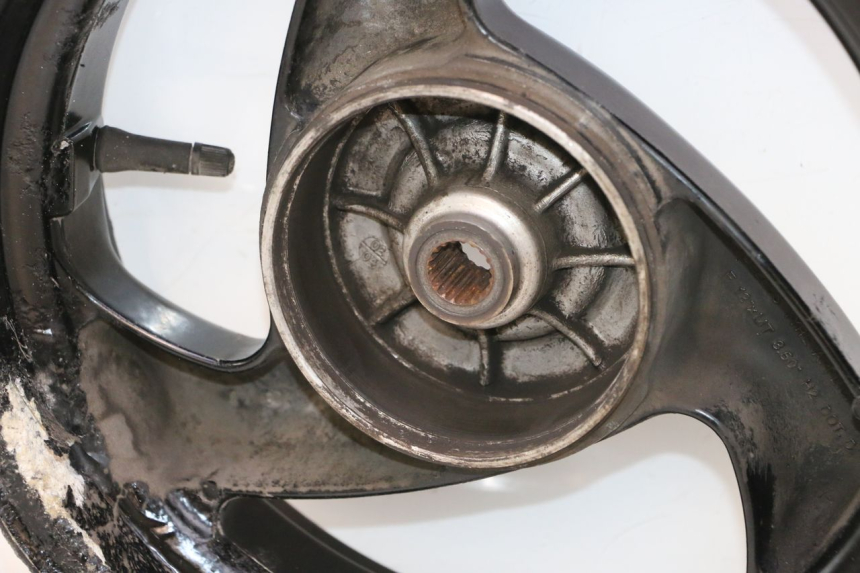 photo de CERCHIO POSTERIORE PEUGEOT VIVACITY 50 (1998 - 2003) - Zoom sui componenti