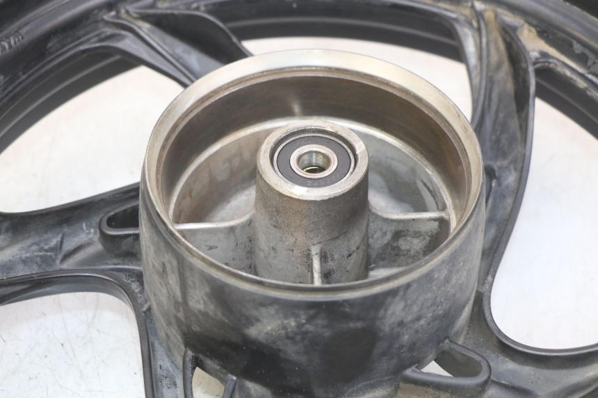 photo de CERCHIO POSTERIORE SYM WOLF SB 125 (2011 - 2018) - Primo piano tecnico