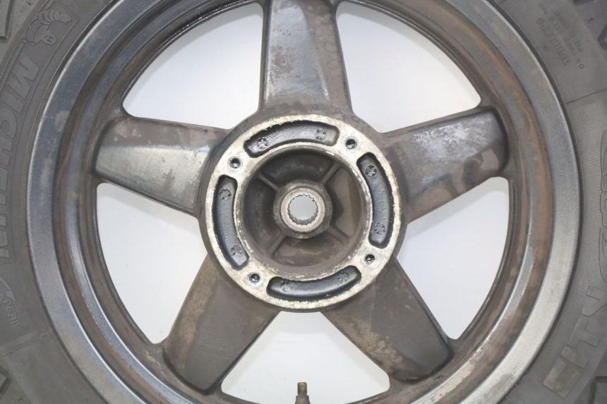 photo de CERCHIO POSTERIORE YAMAHA XMAX X-MAX 125 (2006 - 2009) - Dettagli dei punti di fissaggio