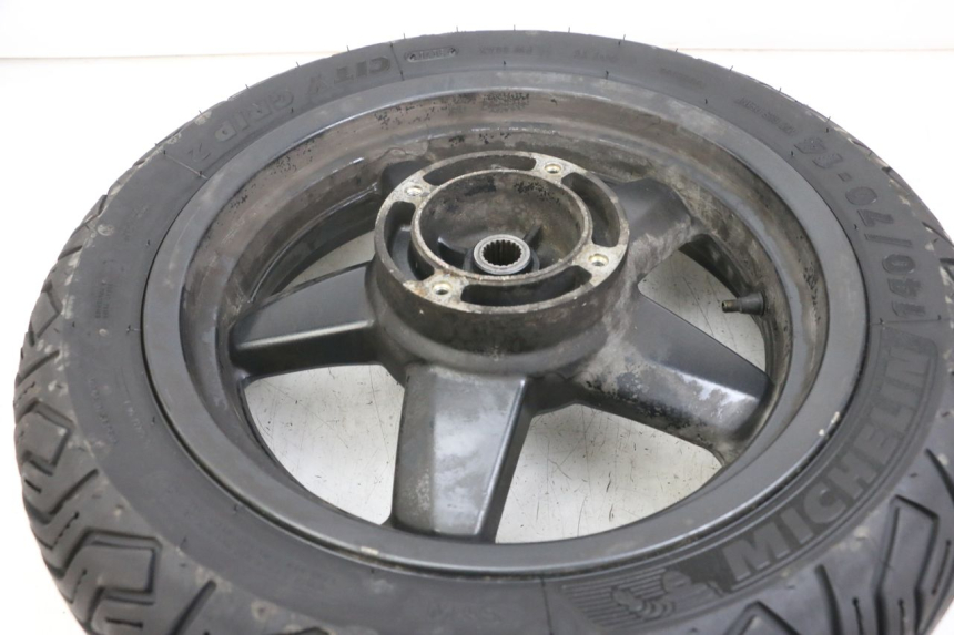 photo de CERCHIO POSTERIORE YAMAHA XMAX X-MAX 125 (2006 - 2009) - Primo piano tecnico