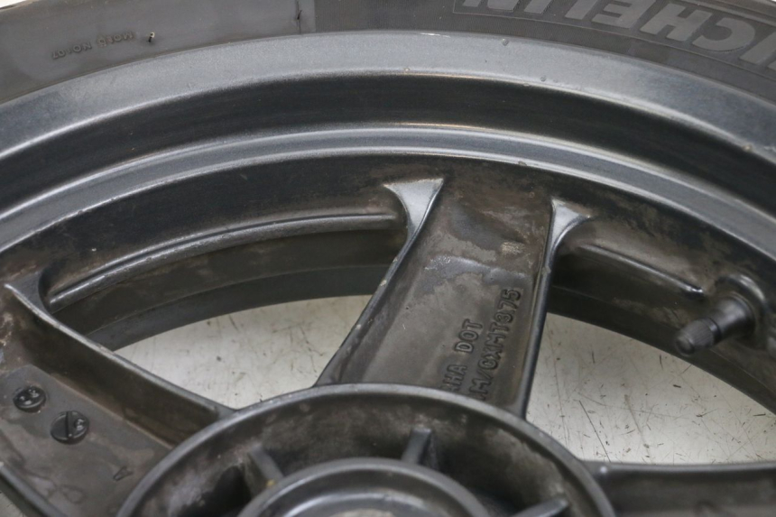 photo de CERCHIO POSTERIORE YAMAHA XMAX X-MAX 125 (2006 - 2009) - Dettagli dei punti di fissaggio