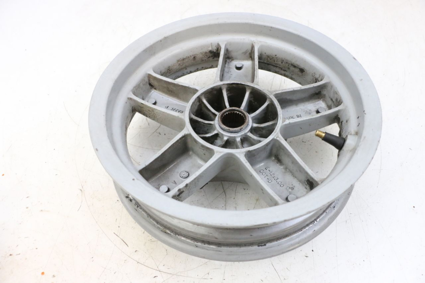 photo de CERCHIO POSTERIORE PIAGGIO X8 125 (2004 - 2007) - Dettagli dei punti di fissaggio