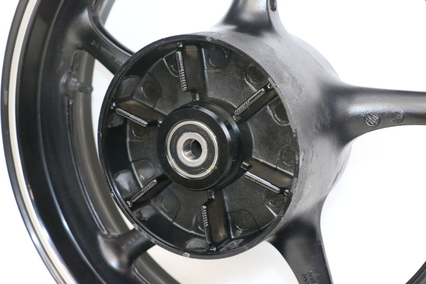 photo de CERCHIO POSTERIORE YAMAHA XJ6 ABS 600 (2008 - 2016) - Stato della superficie e materiale