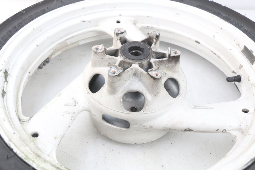 photo de CERCHIO POSTERIORE YAMAHA XJN XJ N DIVERSION 600 (1994 - 1997) - Dettagli dei punti di fissaggio