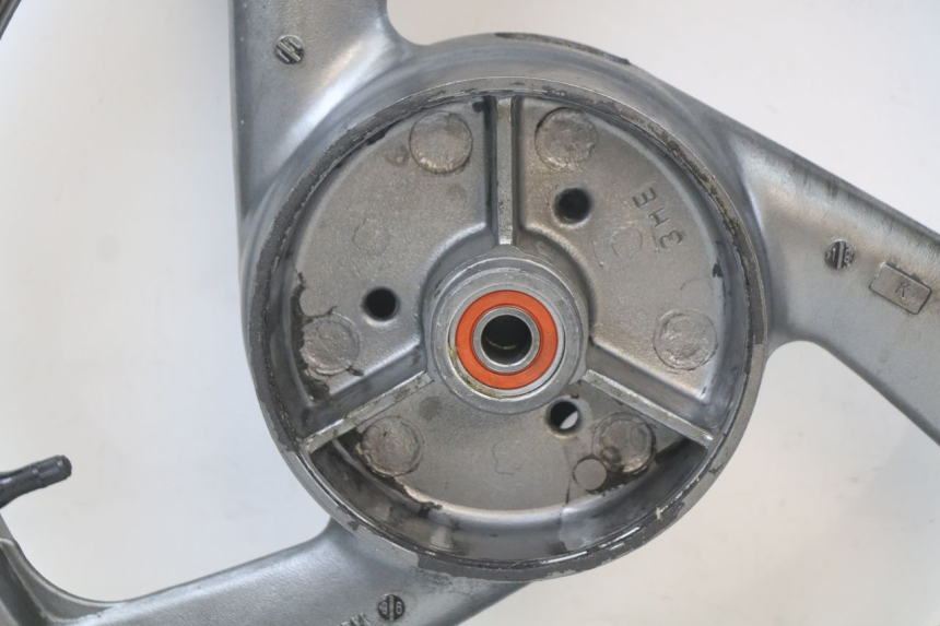 photo de CERCHIO POSTERIORE YAMAHA XJS DIVERSION 600 (1997 - 1999) - Primo piano tecnico