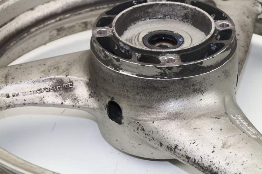 photo de CERCHIO POSTERIORE HONDA XLV VARADERO 125 (2000 - 2006) - Zoom sullo stato d'uso