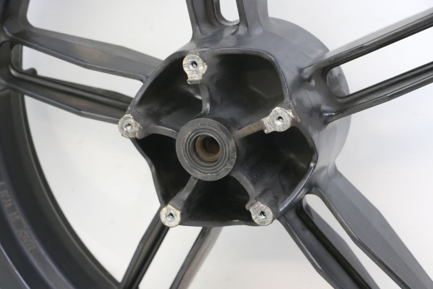 photo de CERCHIO POSTERIORE YAMAHA TZR 50 (2008 - 2016) - Caratteristiche distintive