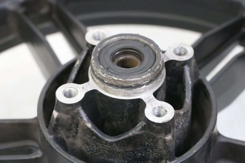 photo de CERCHIO POSTERIORE YAMAHA TZR 50 (2008 - 2016) - Stato della superficie e materiale