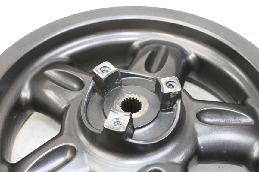 photo de CERCHIO POSTERIORE YAMAHA YP MAJESTY 125 (2007 - 2010) - Caratteristiche distintive