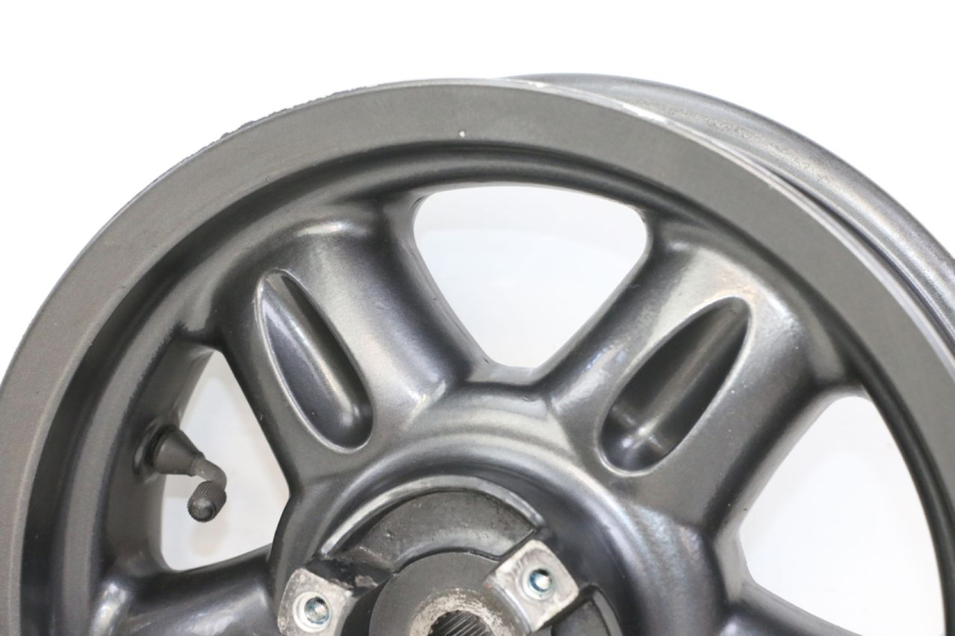 photo de CERCHIO POSTERIORE YAMAHA YP MAJESTY 125 (2007 - 2010) - Dettagli dei punti di fissaggio