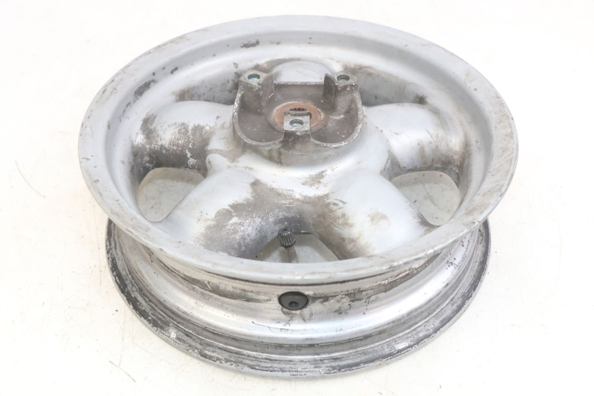 photo de CERCHIO POSTERIORE YAMAHA YP MAJESTY 125 (1998 - 2001) - Dettagli dei punti di fissaggio