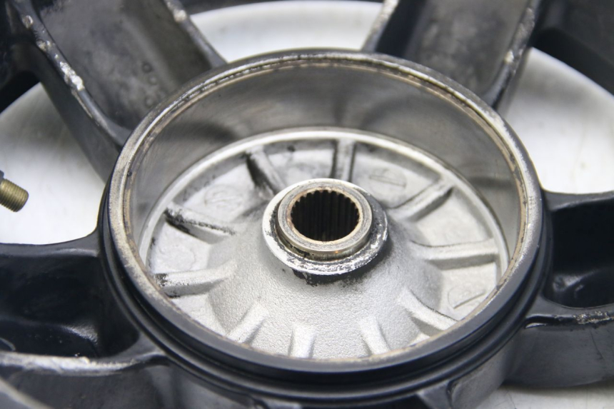 photo de CERCHIO POSTERIORE PIAGGIO ZIP 2T 50 (2009 - 2019) - Caratteristiche distintive