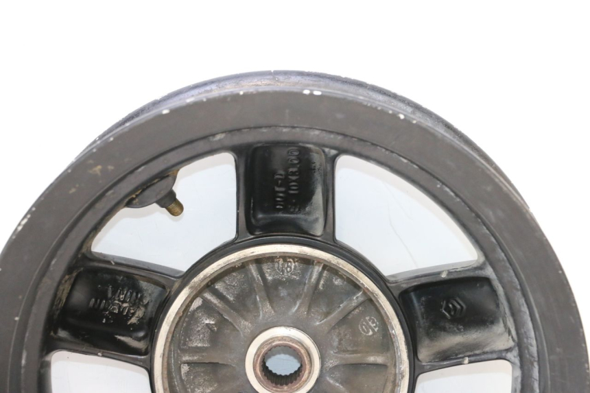photo de CERCHIO POSTERIORE PIAGGIO ZIP 4T 50 (2018 - 2020) - Dettagli dei punti di fissaggio