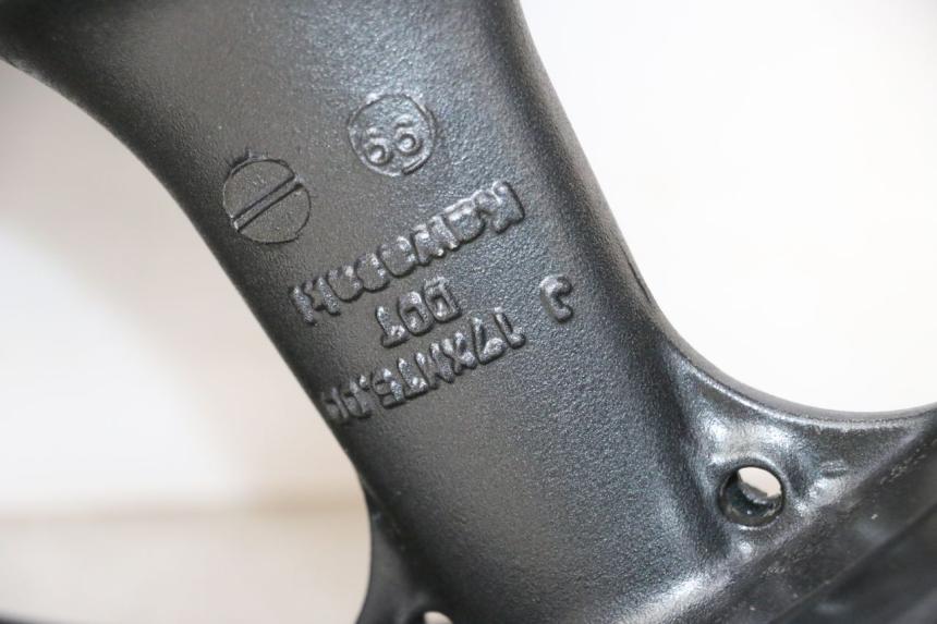 photo de CERCHIO POSTERIORE KAWASAKI ZR 7 750 (1999 - 2004) - Primo piano ad alta risoluzione