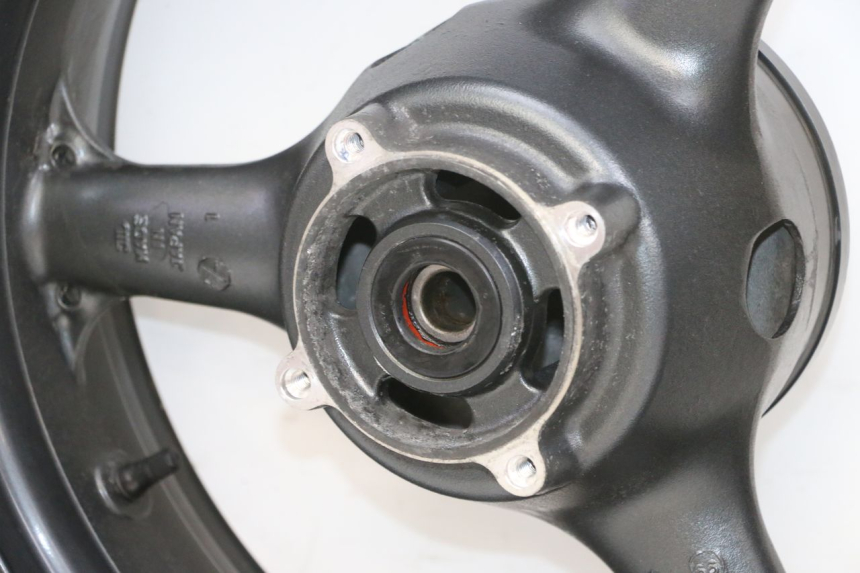 photo de CERCHIO POSTERIORE KAWASAKI ZR 7 750 (1999 - 2004) - Focus sulla struttura