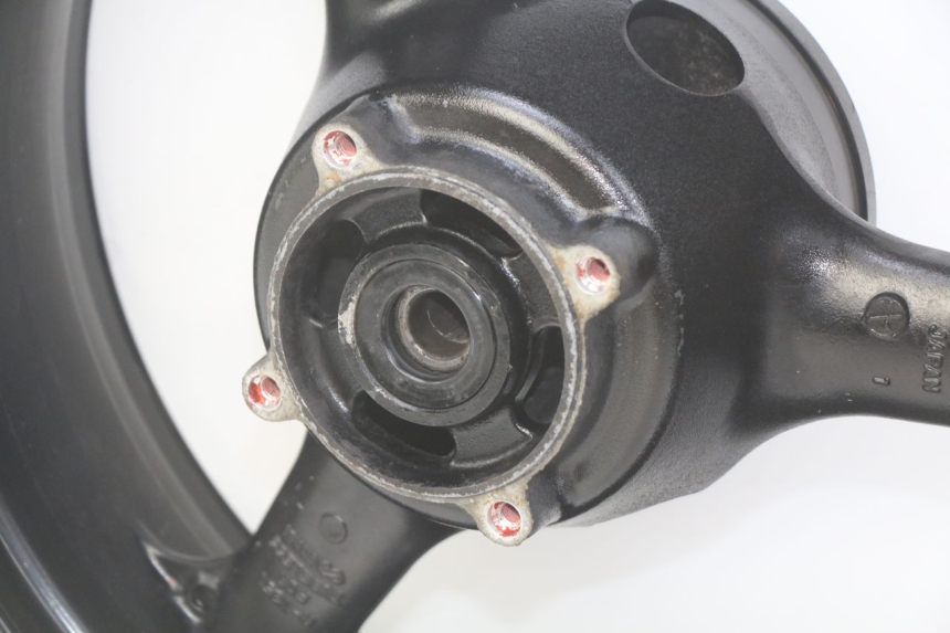 photo de CERCHIO POSTERIORE KAWASAKI ZX-6R ZX6R 600 (1995 - 1997) - Primo piano ad alta risoluzione