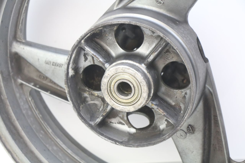 photo de CERCHIO POSTERIORE KAWASAKI ZZR 600 (1995 - 2004) - Dettagli dei punti di fissaggio