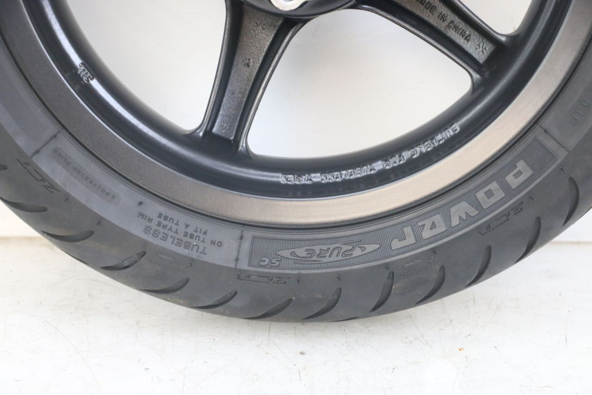 photo de CERCHIO ANTERIORE YAMAHA AEROX 2T 50 (2013 - 2017) - Caratteristiche distintive