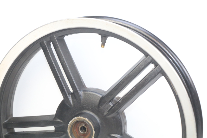 photo de CERCHIO ANTERIORE KYMCO AGILITY 16+ 4T 50 (2018 - 2023) - Caratteristiche distintive