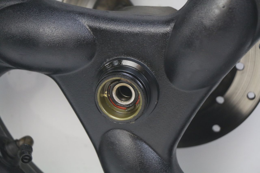 photo de CERCHIO ANTERIORE KYMCO AGILITY 4T 50 (2018 - 2022) - Vista d'insieme del prodotto