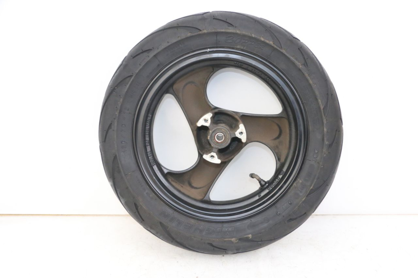 photo de CERCHIO ANTERIORE KYMCO AGILITY 4T 50 (2018 - 2022) - Dettagli dei punti di fissaggio