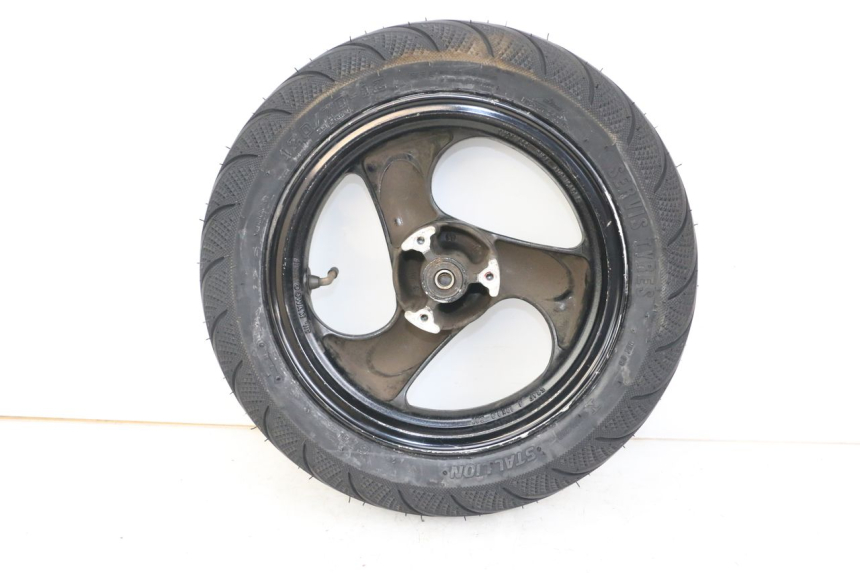 photo de CERCHIO ANTERIORE KYMCO AGILITY 4T 50 (2018 - 2022) - Stato della superficie e materiale