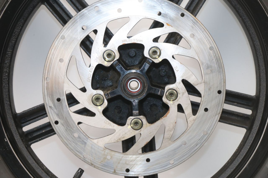 photo de CERCHIO ANTERIORE KYMCO AGILITY CITY 16P 125 (2015 - 2021) - Zoom sui componenti