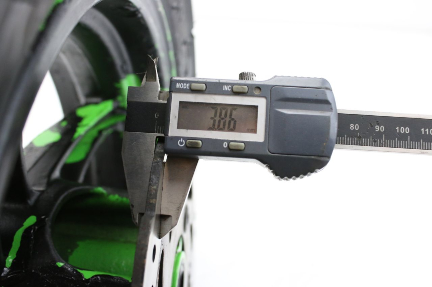 photo de CERCHIO ANTERIORE KYMCO AGILITY NAKED RENOUVO 4T 50 (2018 - 2020) - Dettagli dei punti di fissaggio