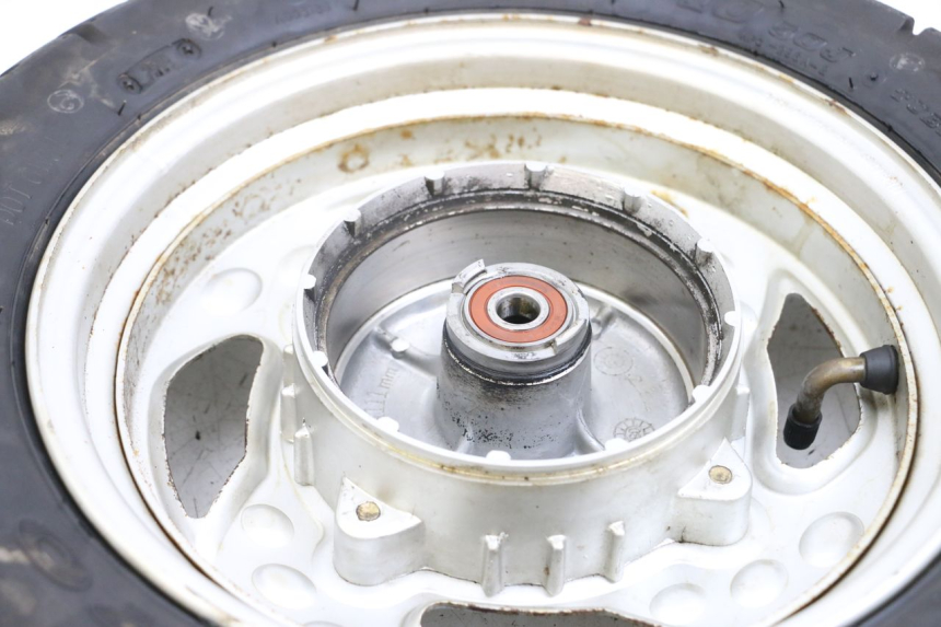 photo de CERCHIO ANTERIORE KYMCO AGILITY PREMIUM 50 (2007 - 2010) - Zoom sullo stato d'uso