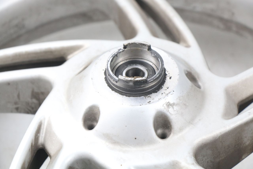 photo de CERCHIO ANTERIORE APRILIA ATLANTIC 125 (2003 - 2009) - Altra vista dell'articolo