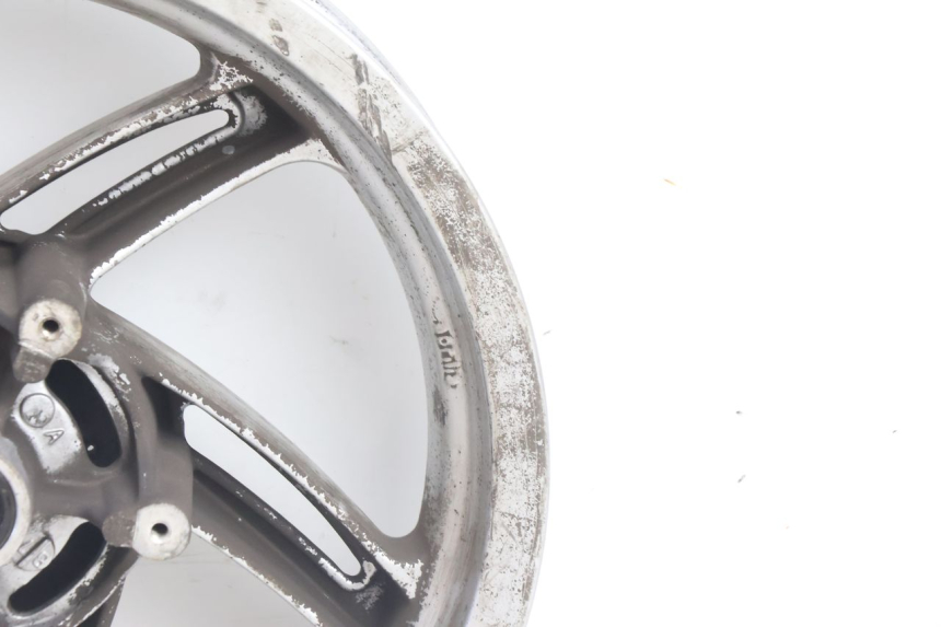 photo de CERCHIO ANTERIORE APRILIA ATLANTIC S 125 (2010 - 2013) - Primo piano ad alta risoluzione
