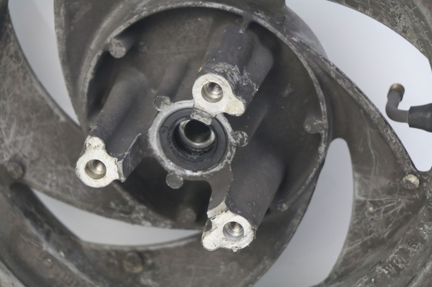 photo de CERCHIO ANTERIORE HONDA BALI EX 100 (1996 - 2000) - Primo piano tecnico