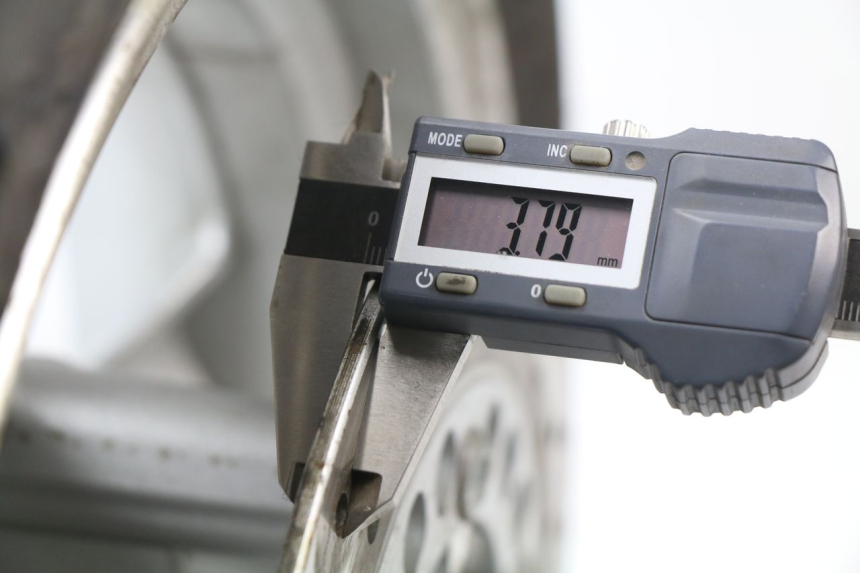 photo de CERCHIO ANTERIORE BHM BHM 125 (2010 - 2014) - Zoom sullo stato d'uso